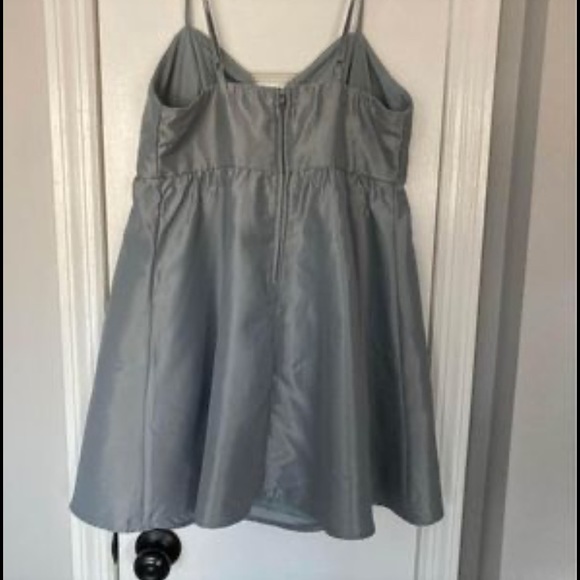 Party dress. Juniors size 7 - Picture 2 of 3